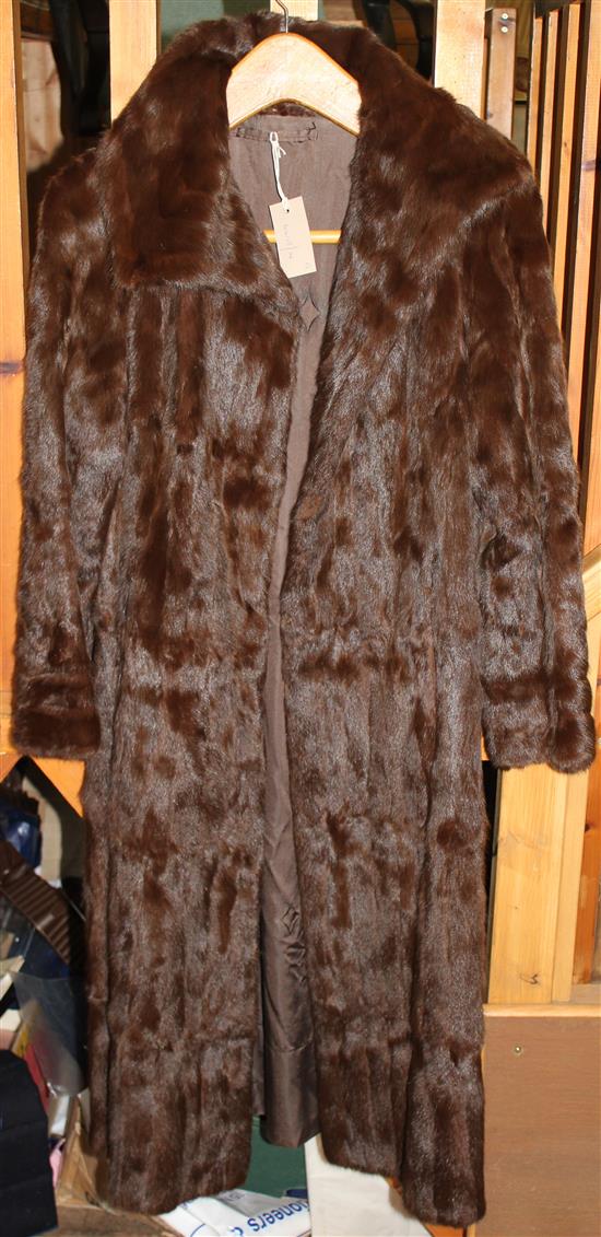 Chocolate brown full-length fur coat(-)